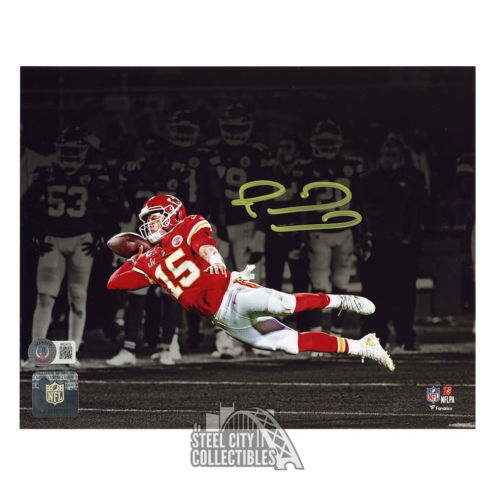Patrick Mahomes Throwing Kansas City Super Autographed Signed 12x8 A4 Photo  Photograph Picture Frame Football Poster Gift