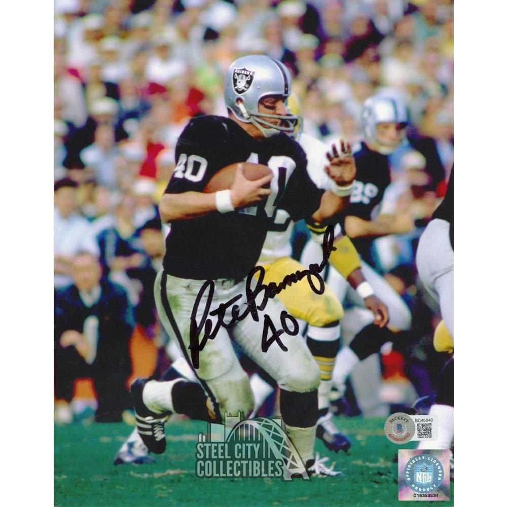 Autographed Pete Banaszak 8x10 Oakland Raiders Photo.