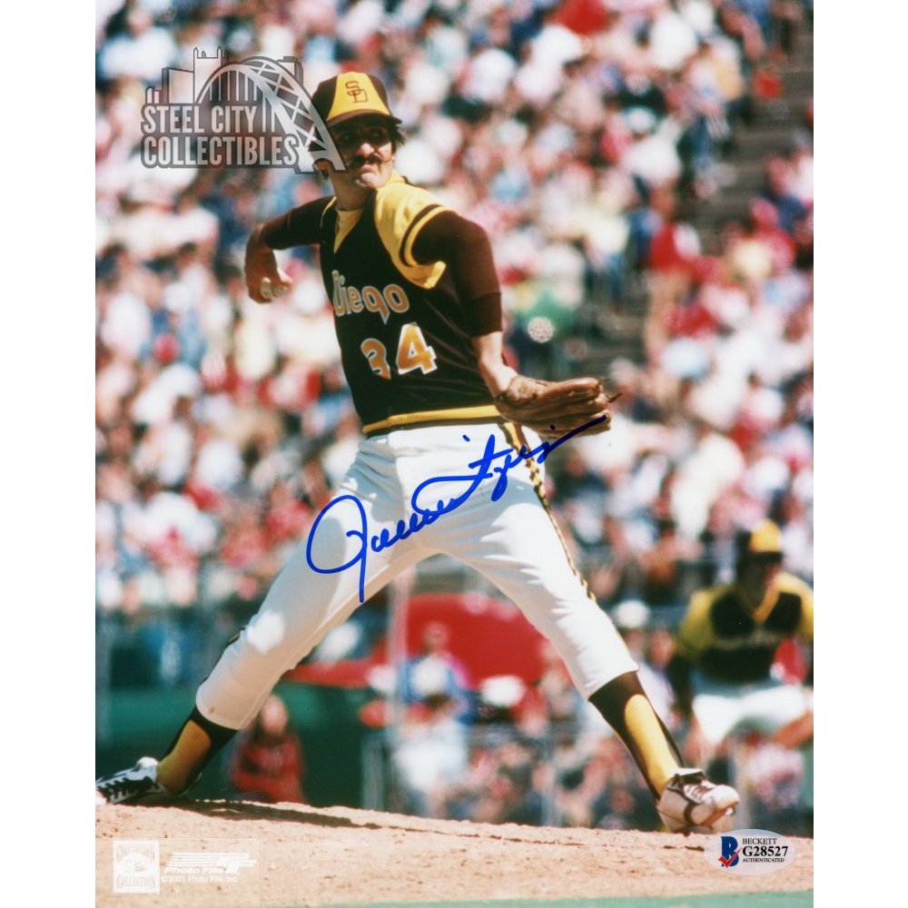 Rollie Fingers Signed Photograph - 8X10