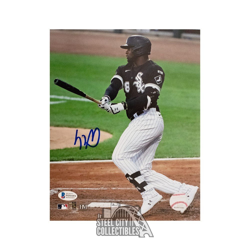 Luis Robert Autographed Chicago White Sox 8x10 Photo - BAS COA