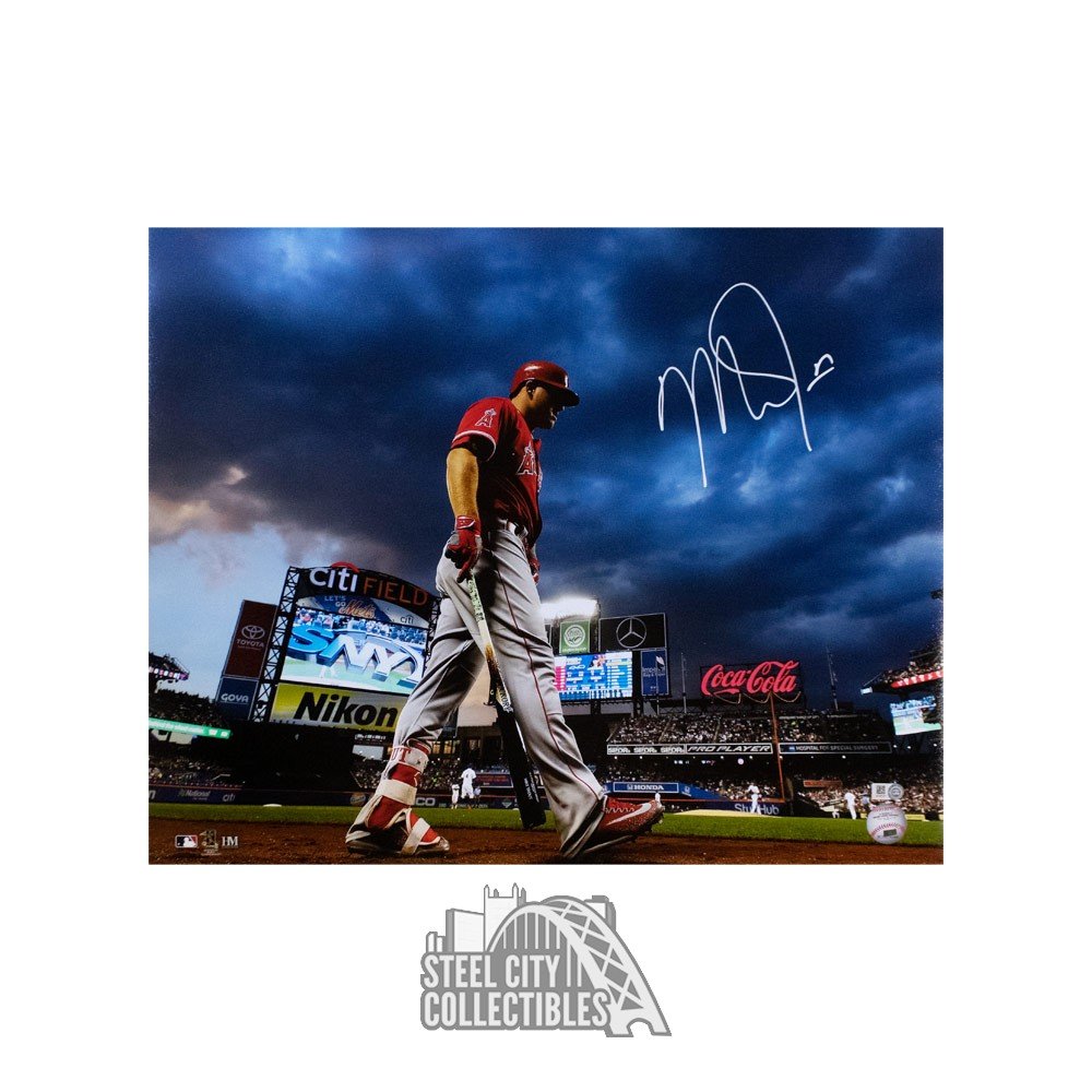 Mike Trout Autographed Los Angeles Angels 16x20 Photo - MLB Hologram